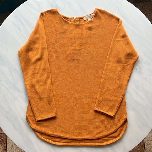 NWT MICHAEL Michael Kors Curved Hem Gold Back Zip Crew Neck Sweater Size Medium - Picture 1 of 7